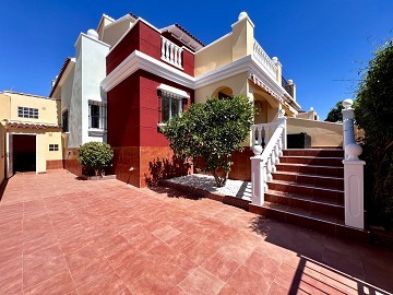 TOWNHOUSE WITH SEA VIEWS  - Lotus Properties