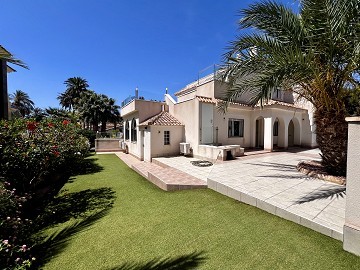 Fantastische villa op 50 meter van het strand van Zenia - Lotus Properties