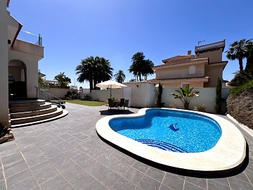 Fantastische villa op 50 meter van het strand van Zenia - Lotus Properties