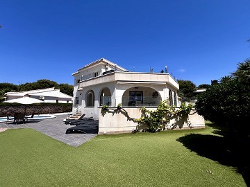 Fantastische villa op 50 meter van het strand van Zenia - Lotus Properties