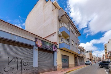 Acogedor estudio en el centro de Torrevieja con gran balcón - Lotus Properties