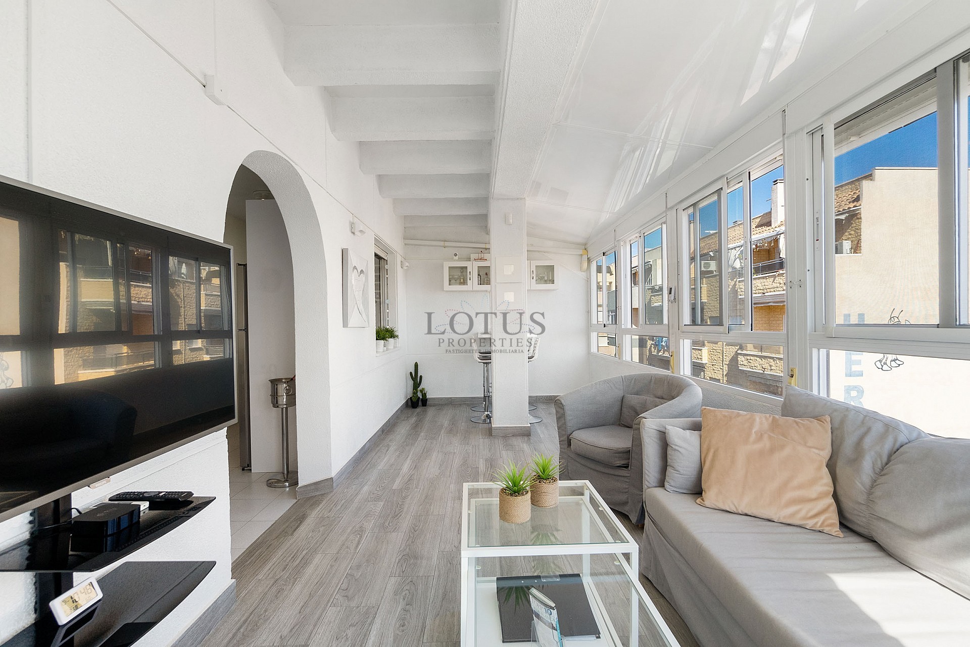 Fantastic penthouse in excellent condition with large terrace only 500 m to Playa Los Locos - Lotus Properties