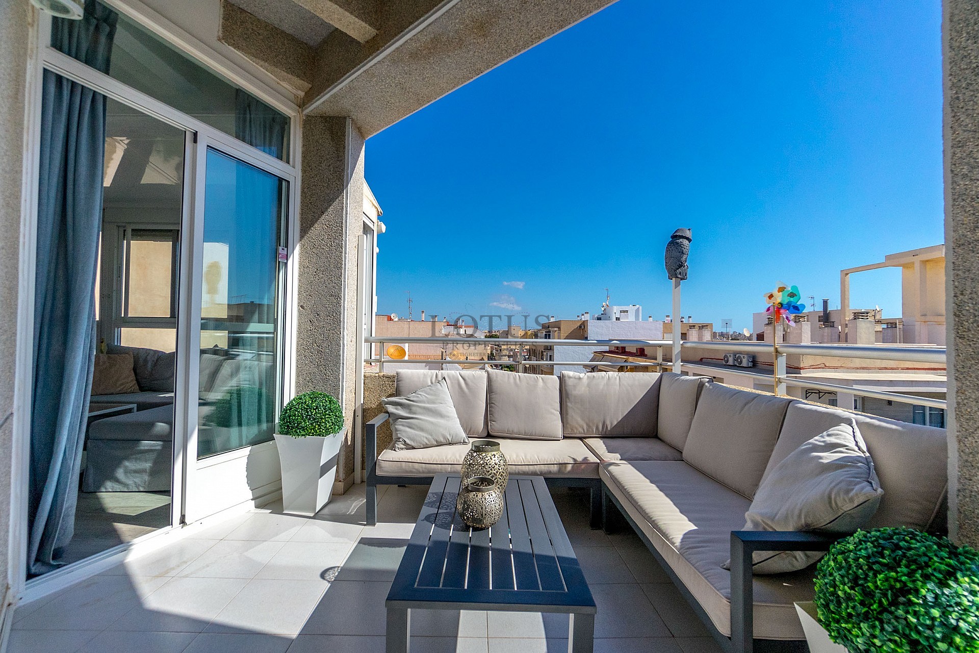 Fantastic penthouse in excellent condition with large terrace only 500 m to Playa Los Locos - Lotus Properties