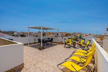 Renovated topfloor with 3 bedrooms and private roof terrace - Lotus Properties