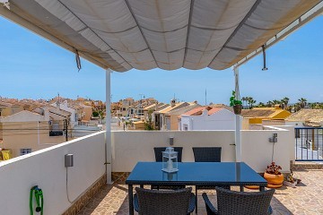 Renovated topfloor with 3 bedrooms and private roof terrace - Lotus Properties