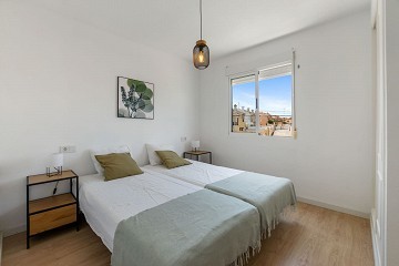 Ático reformado de 3 dormitorios y azotea privada. - Lotus Properties