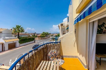 Renovated topfloor with 3 bedrooms and private roof terrace - Lotus Properties