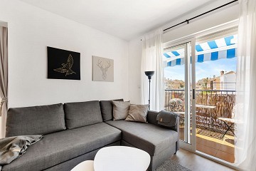 Renovated topfloor with 3 bedrooms and private roof terrace - Lotus Properties