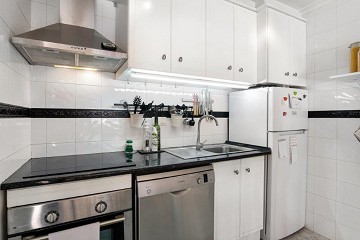 Первый этаж, выходящий на юг, в популярном здании Bravomar 7 - Aguas Nuevas. - Lotus Properties