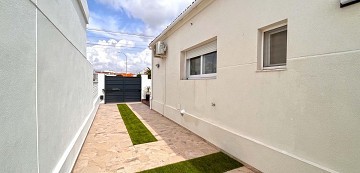 FANTÁSTICA VILLA INDEPENDIENTE REFORMADA EN SAN LUIS - TORREVIEJA - Lotus Properties