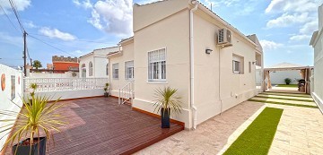 FANTÁSTICA VILLA INDEPENDIENTE REFORMADA EN SAN LUIS - TORREVIEJA - Lotus Properties