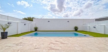 FANTÁSTICA VILLA INDEPENDIENTE REFORMADA EN SAN LUIS - TORREVIEJA - Lotus Properties