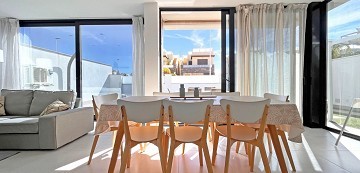 MODERNA VILLA DE UNA PLANTA CON 3 DORMITORIOS A UN PASO DE LA PLAYA - Lotus Properties