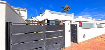 MODERN SINGLE FLOOR VILLA WITH 3 BEDROOMS WALKING DISTANCE TO THE BEACH - Lotus Properties