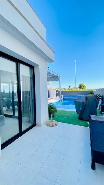 Villa med privat uppvärmd saltvattenspool i Ciudad Quesada - Lotus Properties