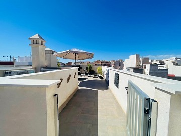 South west facing penthouse with large balcony & private roof terrace in new condition - Central Torrevieja - Lotus Properties