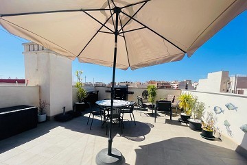 South west facing penthouse with large balcony & private roof terrace in new condition - Central Torrevieja - Lotus Properties