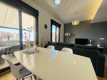 Ático orientado al sur con gran balcón y azotea privada en nuevas condiciones - Central Torrevieja - Lotus Properties