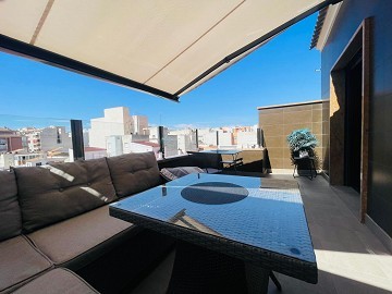 South west facing penthouse with large balcony & private roof terrace in new condition - Central Torrevieja - Lotus Properties