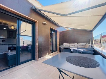 Penthouse op het zuiden met groot balkon en privé dakterras in nieuwe staat - Centraal Torrevieja - Lotus Properties