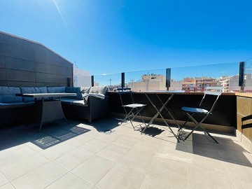 South west facing penthouse with large balcony & private roof terrace in new condition - Central Torrevieja - Lotus Properties