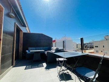 South west facing penthouse with large balcony & private roof terrace in new condition - Central Torrevieja - Lotus Properties