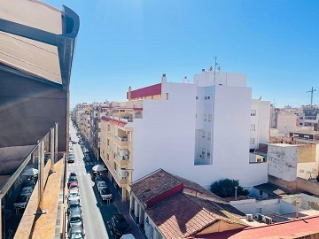 South west facing penthouse with large balcony & private roof terrace in new condition - Central Torrevieja - Lotus Properties