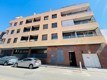 South west facing penthouse with large balcony & private roof terrace in new condition - Central Torrevieja - Lotus Properties