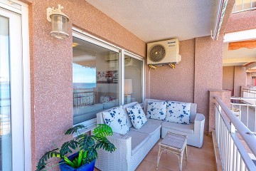 Renovado en primera línea de playa en Playa Los Locos con una impresionante vista al mar. - Lotus Properties