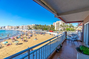 Renovado en primera línea de playa en Playa Los Locos con una impresionante vista al mar. - Lotus Properties