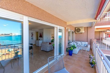 Renovado en primera línea de playa en Playa Los Locos con una impresionante vista al mar. - Lotus Properties