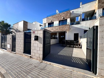 Preciosa casa adosada en Villamartin: la casa de tus sueños te espera - Lotus Properties