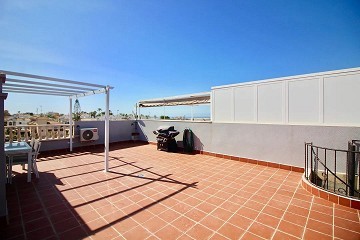 Takvåning med havsutsikt i Arco Mediterraneo IX - Torrevieja - Lotus Properties