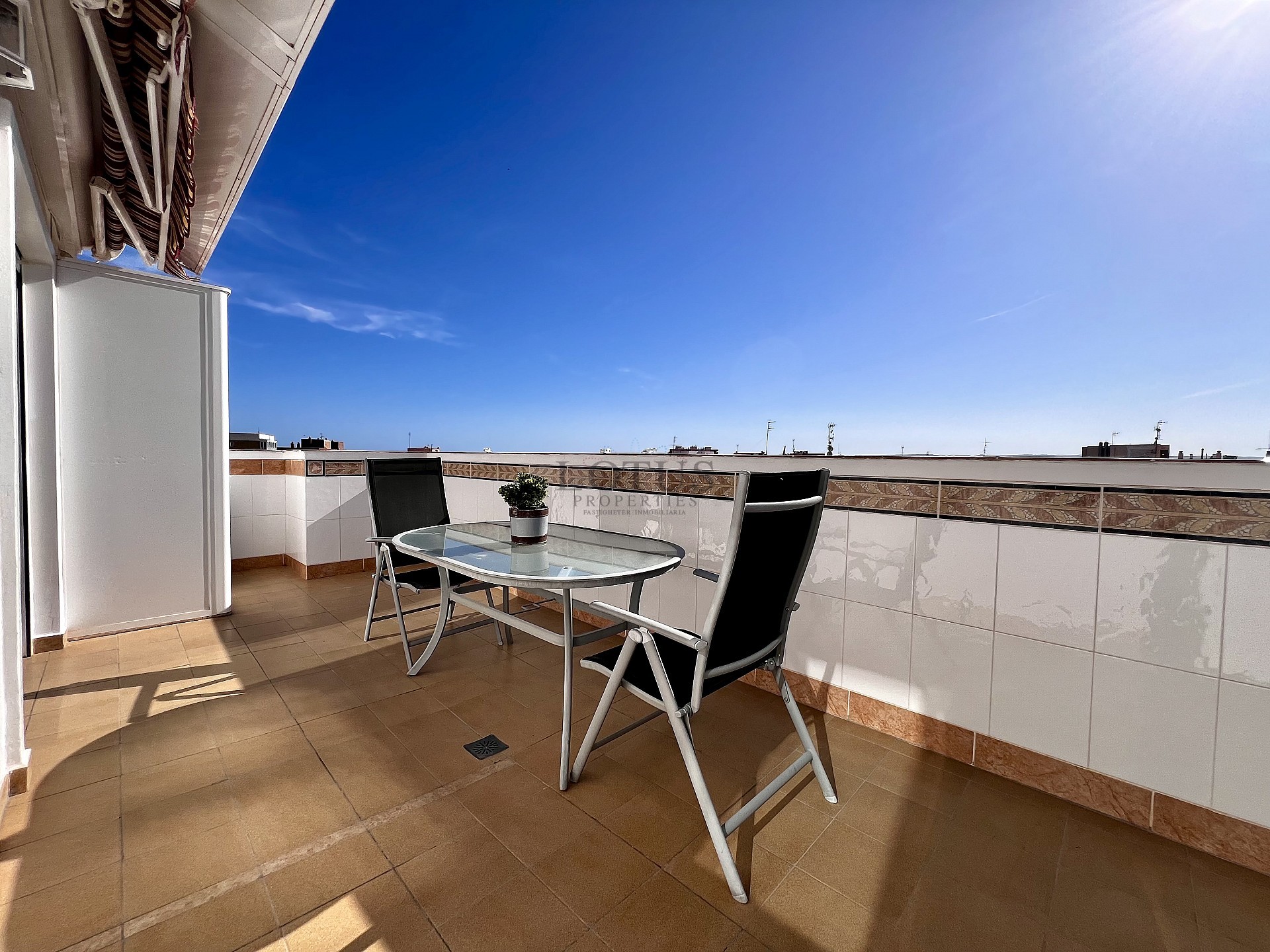 TAKLÄGENHET MED HAVSUTSIKT I TORREVIEJA - Lotus Properties