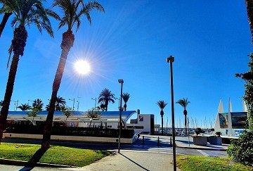 ÁTICO CON VISTAS AL MAR - CENTRO DE TORREVIEJA - Lotus Properties