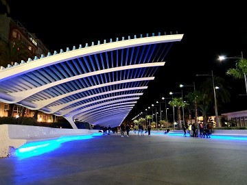 ÁTICO CON VISTAS AL MAR - CENTRO DE TORREVIEJA - Lotus Properties