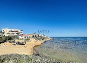 Topfloor in sought-after Urb. Altos de la Bahia XI with roof terrace and sea view! - Lotus Properties