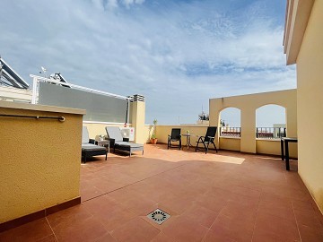 Topfloor in sought-after Urb. Altos de la Bahia XI with roof terrace and sea view! - Lotus Properties