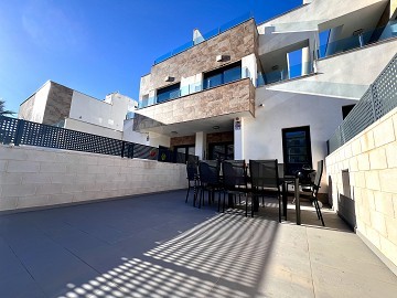 Preciosa casa adosada en Villamartin: la casa de tus sueños te espera - Lotus Properties