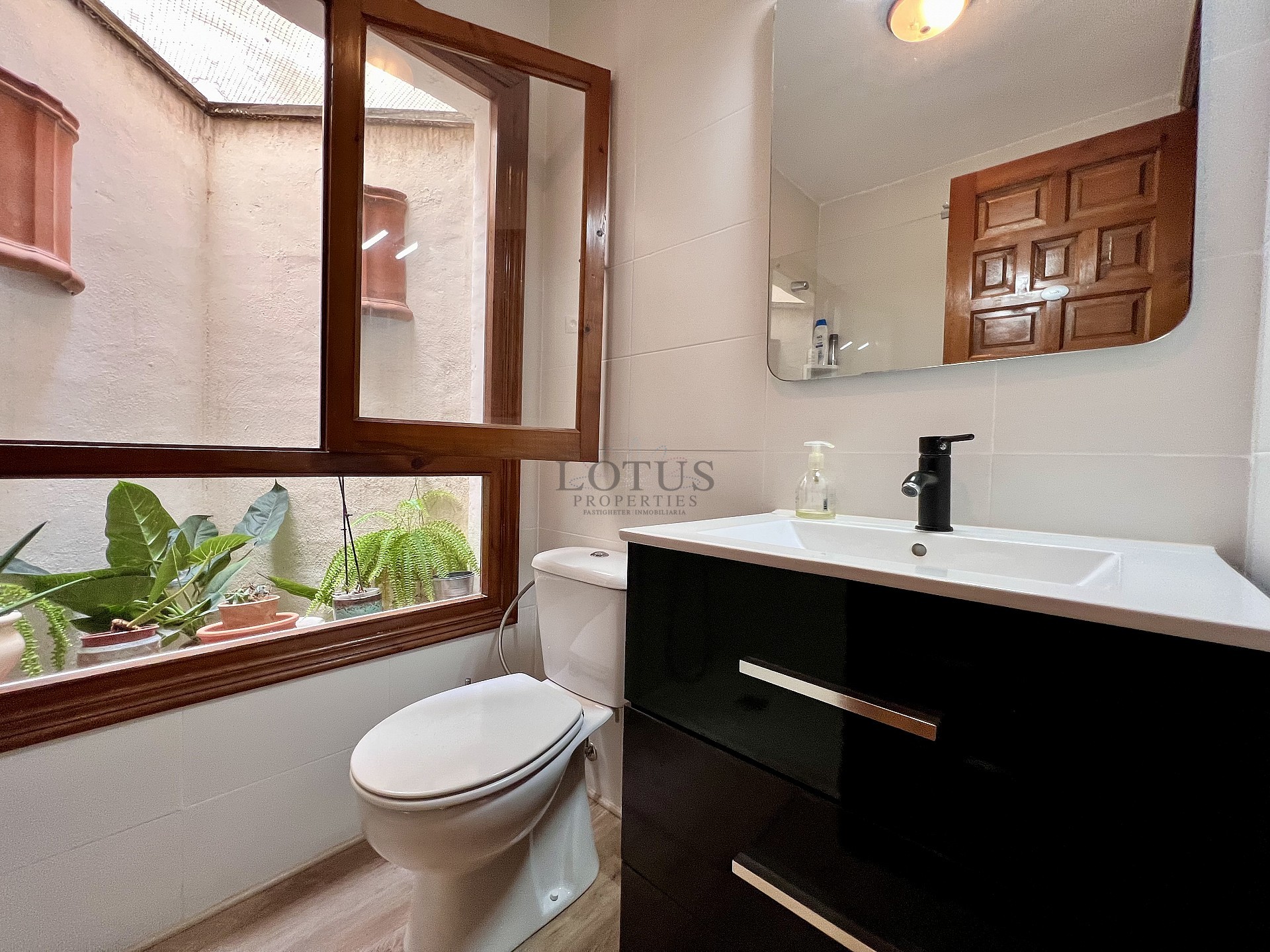 дом с частным солярием районе Ла Флорида. - Lotus Properties