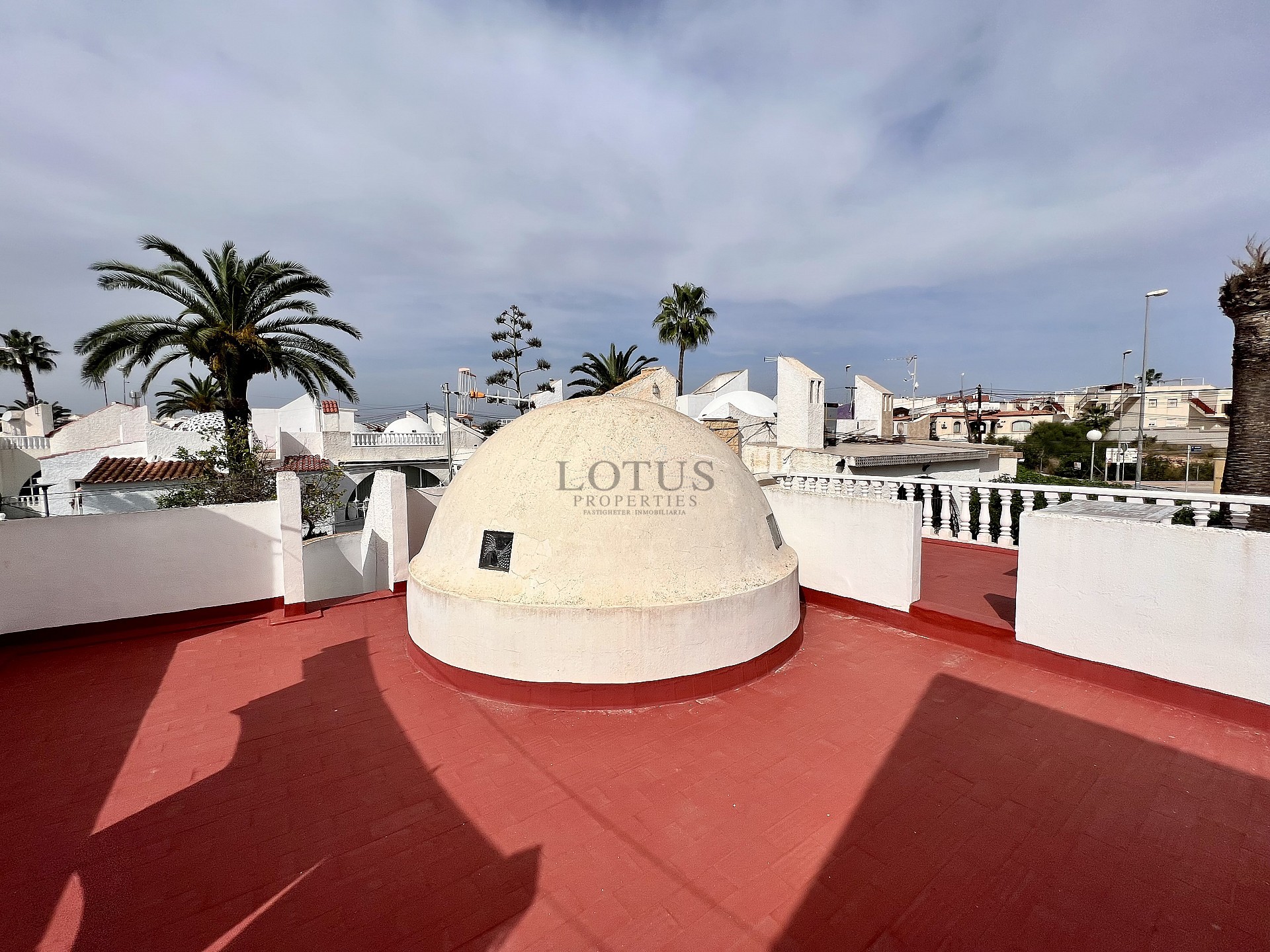 дом с частным солярием районе Ла Флорида. - Lotus Properties