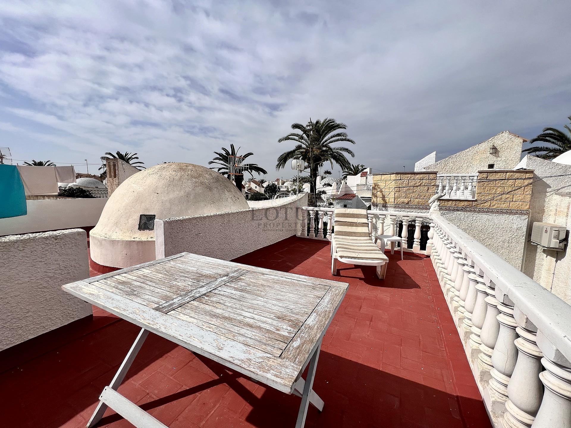 дом с частным солярием районе Ла Флорида. - Lotus Properties