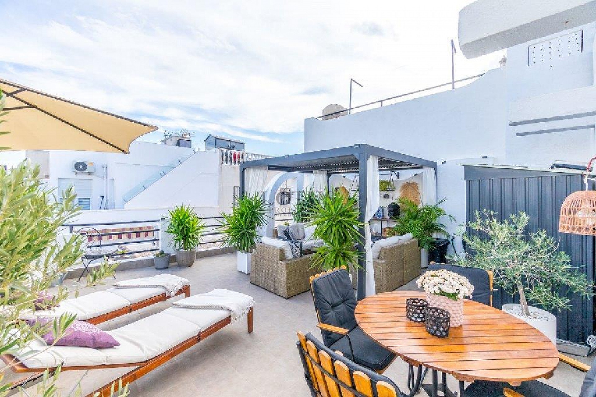 Super nice renovated terraced house in Urb. Doňa Inės with roof terrace and garden - Lotus Properties