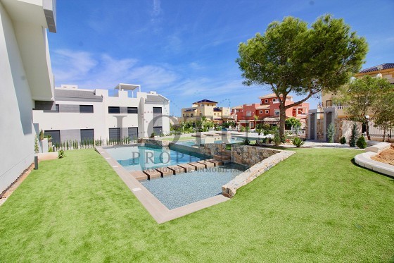 Mark & Takvåningar med 3 Sovrum - Torrevieja - Lotus Properties