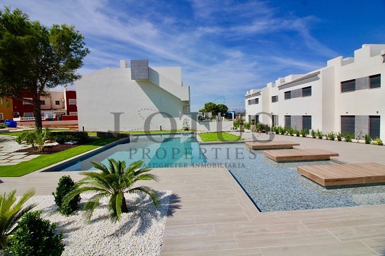 Mark & Takvåningar med 3 Sovrum - Torrevieja - Lotus Properties