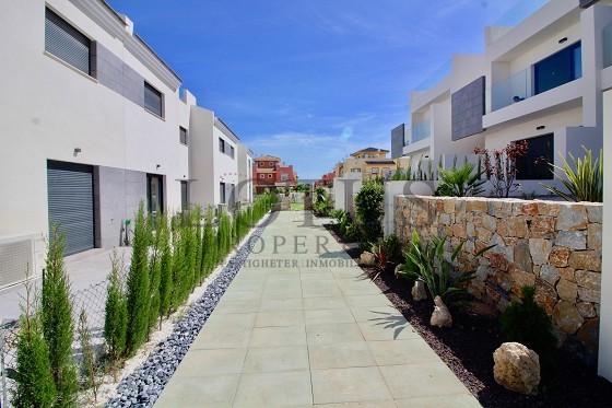 Mark & Takvåningar med 3 Sovrum - Torrevieja - Lotus Properties