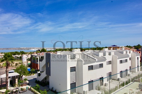 Mark & Takvåningar med 3 Sovrum - Torrevieja - Lotus Properties