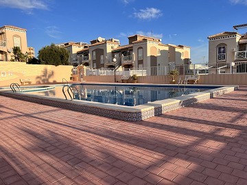 Bungalow de planta alta con vistas al mar en Altos de la Bahia, Torrevieja - Lotus Properties