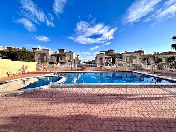 Bungalow de planta alta con vistas al mar en Altos de la Bahia, Torrevieja - Lotus Properties