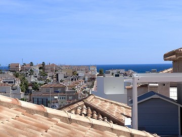 Bungalow de planta alta con vistas al mar en Altos de la Bahia, Torrevieja - Lotus Properties